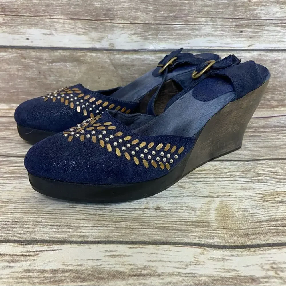 Calleen Cordero 7 Sundance navy suede studded point wedge
